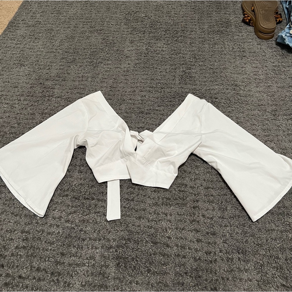 White lightweight crop top